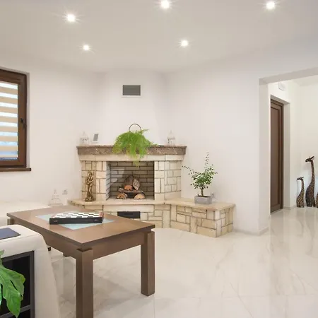 алекс Villa Elena